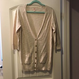 Lightweight oatmeal colored cardigan!